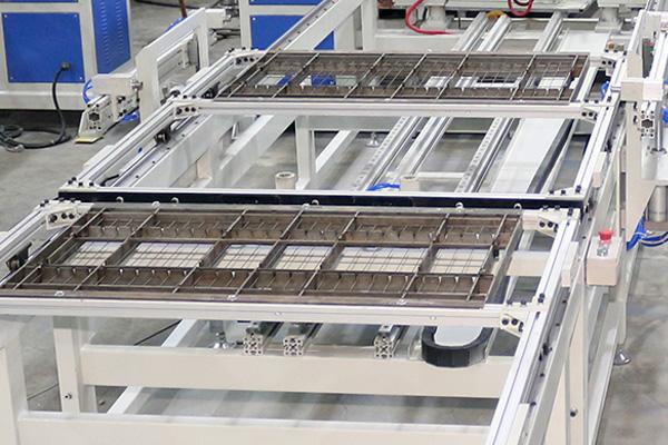 হুয়াশি স্বয়ংক্রিয় ইস্পাত জাল ঢালাই সরঞ্জাম। ভারী দায়িত্ব রেফ্রিজারেটর তাক উত্পাদন সমাধান। 3