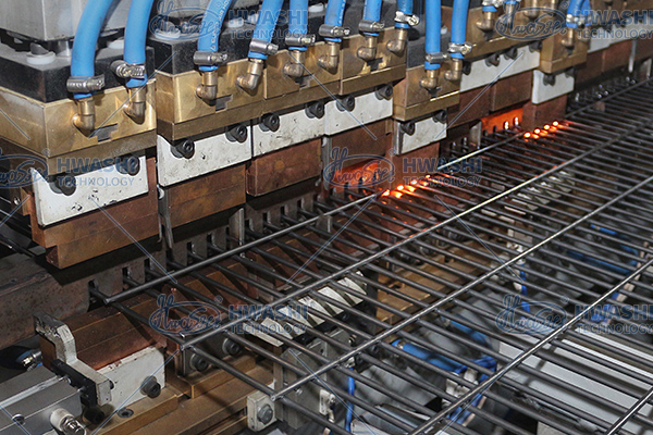 ওয়্যার জাল ডেক শেল্ফিং উৎপাদন লাইন জন্য উন্নত স্বয়ংক্রিয় তারের তাক ঢালাই মেশিন 6