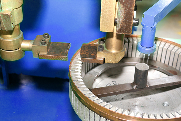 সঠিক তারের বিতরণ সহ অভ্যন্তরীণ রিংয়ের জন্য স্বয়ংক্রিয় স্পট ওয়েল্ডিং মেশিন 6