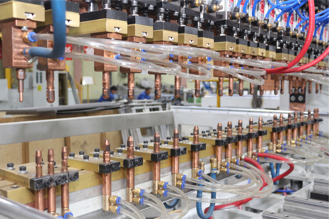 Hwashi PLC কন্ট্রোল ৩৮০V ২-ফেজ ডোর প্যানেল মাল্টি হেড স্পট ওয়েল্ডিং মেশিন, ৩+৩মিমি ওয়েল্ডিং পুরুত্ব সহ